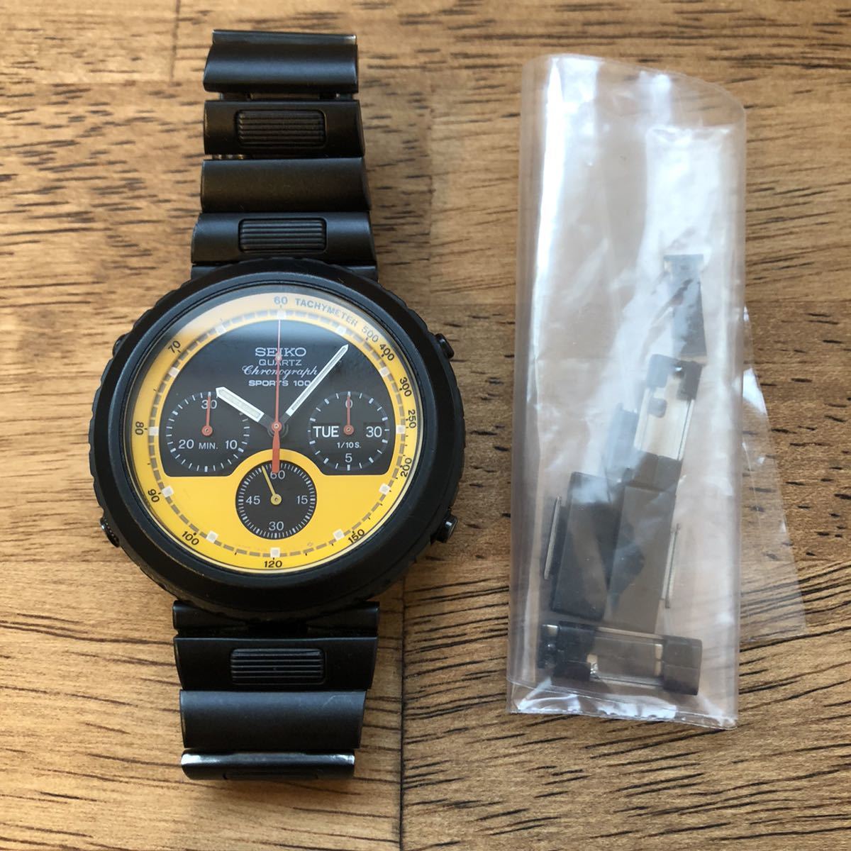 7A38-7140-Black-YellowFace-YahooJapan-July2021-(re-listed)-With-SKX013K-2.jpg