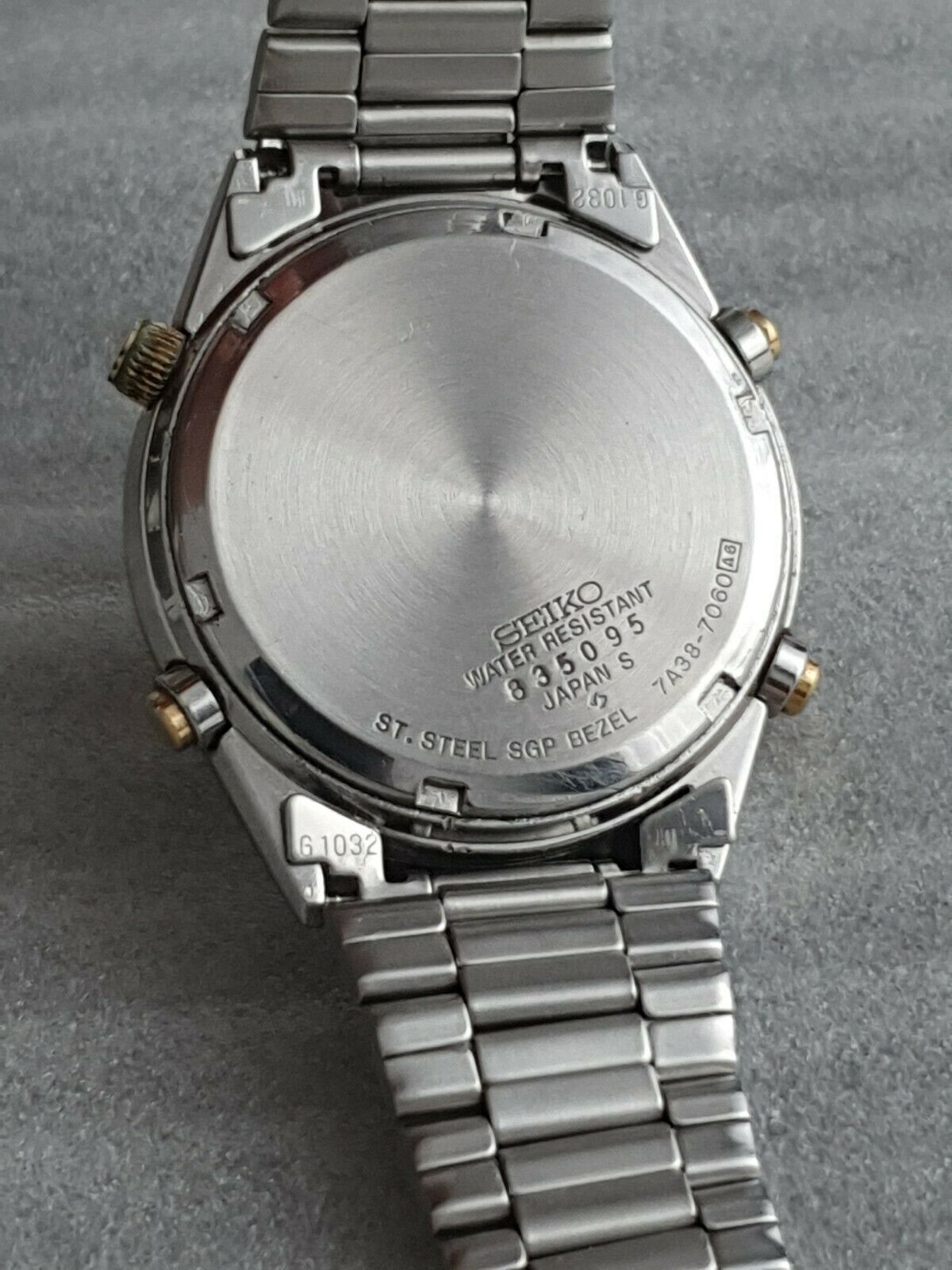 7A38-7060-Stainless+Gold-SilverFace-WrongBracelet eBay(Germany)-Jan2022-(Re-seller)-12.jpg