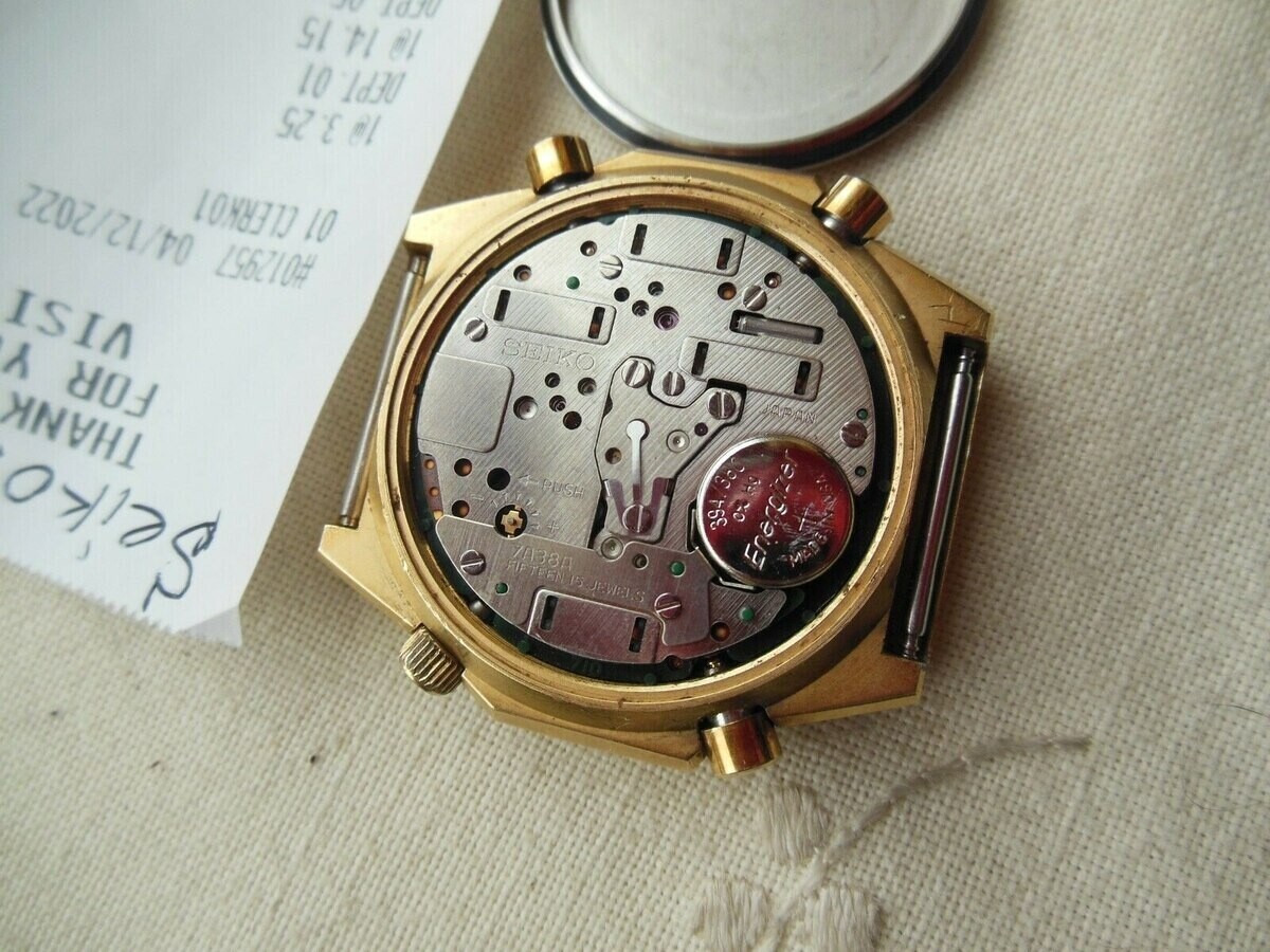 rsz_7a38-7000-gold-wrongbracelet-ebay-april2022-11.jpg