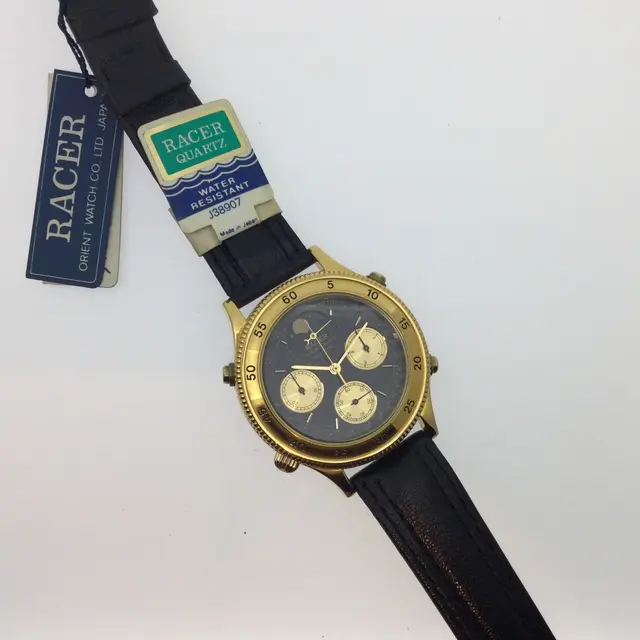 Racer-J38907-80-7A48-Gold-BlackFace-Wallapop-March2021-7.jpg