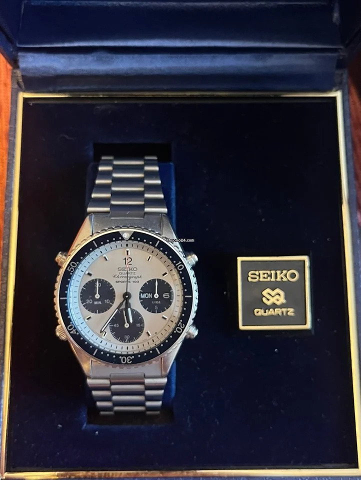 7A38-6000-(Divers)-Stainless-PandaFace-WrongBracelet-Chrono24-Nov2023-(Re-seller)-1.jpg