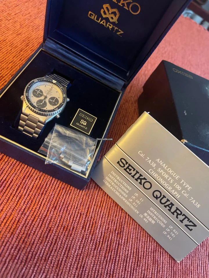 7A38-6000-(Divers)-Stainless-PandaFace-WrongBracelet-Chrono24-Nov2023-(Re-seller)-5.jpg