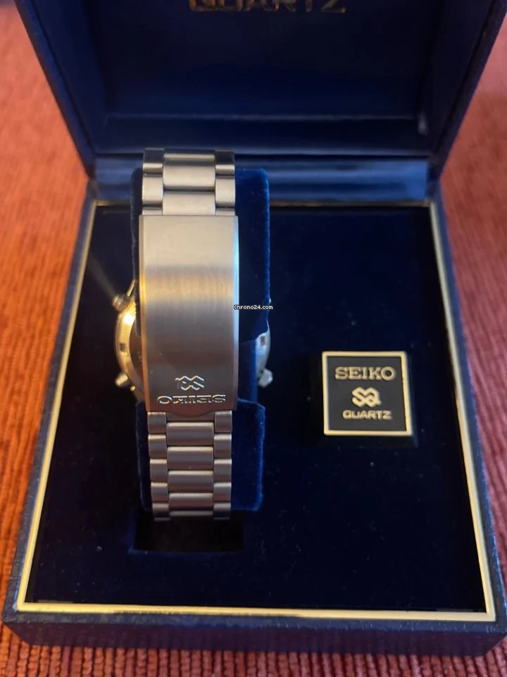 7A38-6000-(Divers)-Stainless-PandaFace-WrongBracelet-Chrono24-Nov2023-(Re-seller)-6.jpg