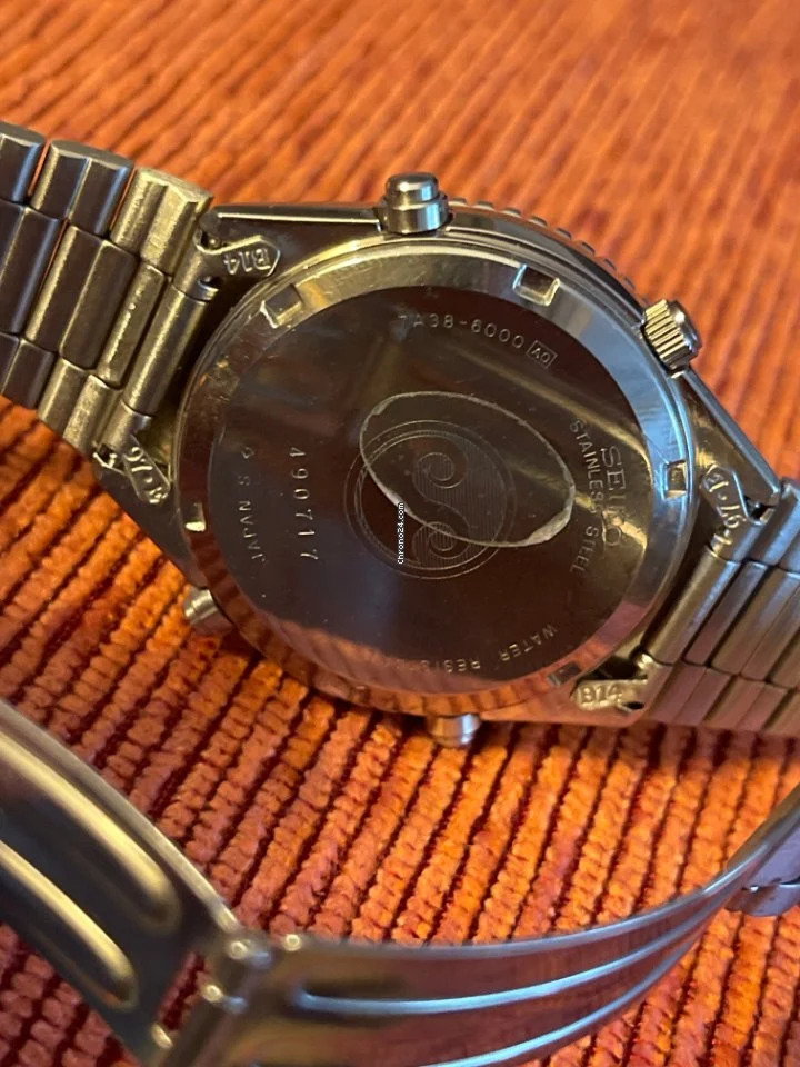 7A38-6000-(Divers)-Stainless-PandaFace-WrongBracelet-Chrono24-Nov2023-(Re-seller)-7.jpg
