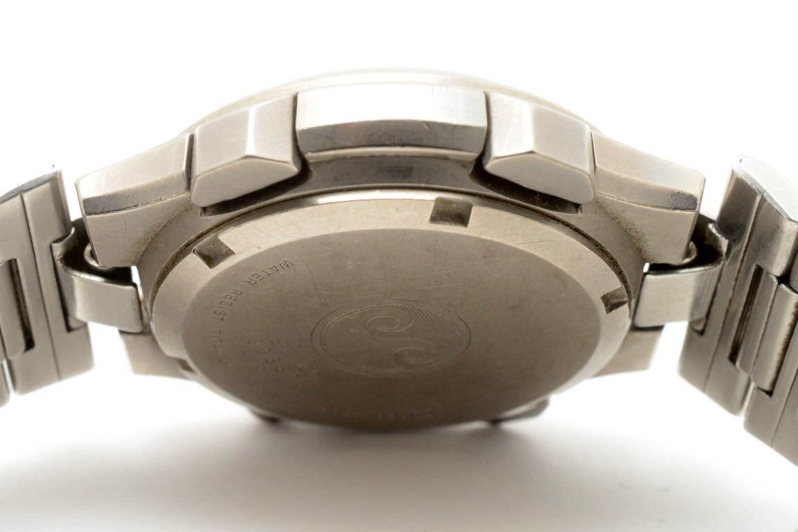 7A38-7030-Titanium-DarkGreyFace-WrongBracelet-YahooJapan-July2025-9.jpg