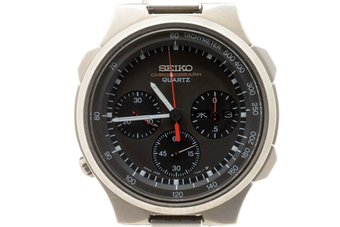 7A38-7030-Titanium-DarkGreyFace-WrongBracelet-YahooJapan-July2025-1.jpg